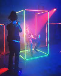 Music Video Set Design Sonidos In 2021 Photography Studio Design Stage Set Design Design