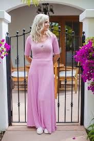 But, if you guessed that they weigh the same, you're wrong. Lularoe An Honest Review On The Pros And Cons Of The Popular Trend 5 Tips For Wearing It Right Easy Fashion For Moms