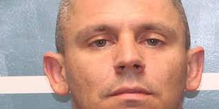 Visalia felon accused of burglary, identity theft