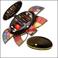 Makeup box india are portable, meaning you can easily handle them and they are more convenient for carrying. Beauty Makeup Idea Bridal Makeup Box Online
