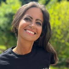 Vedeta BBC Deborah James s-a stins la 40 de ani din cauza unui cancer  agresiv. Fanii au strâns milioane de lire sterline în memoria ei