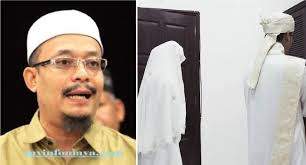 Degi nanda frayogi 2 weeks ago. Benarkah Solat Berjemaah Bersama Isteri Di Rumah Pahala Hanya 1 Berbanding Solat Di Masjid My Sumber Maya