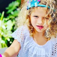 Hoy elevamos una oración por la vida de Isabella. Declaramos que Dios tiene  control y cuidado de esta niña. 💗