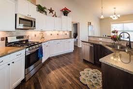 Lexar Homes Model 2057 Kitchen A Great Shot Of Our New Model Home S Kitchen Tell Us What You Think Home Kitchens Home Kitchen Cabinets