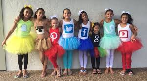 Gruppen Kostume Selber Machen Die Besten Diy Ideen 2020 Maskerix De Halloween Karneval Kostumvorschlage Gruppen Kostume