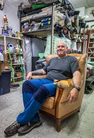 Muchas cosas podrían repararse, pero preferimos usar y tirar»