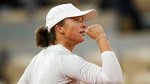 Simona face break la zero și trece din nou la conducere. Swiatek Stunned By French Open Win Over Halep