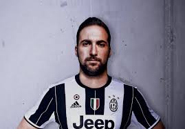 Apa yang terjadi antara higuain & cristiano ronaldo ac milan vs juventus. Official Juventus Sign Gonzalo Higuain Juvefc Com