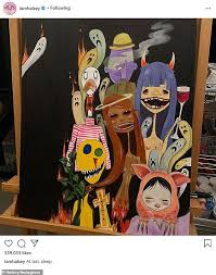 Instagram hesabından paylaştığı fotoğraflarla hamile dünyaca ünlü yıldız halsey, ekim ayında i̇stanbul'a gelmiş, uzun bir süre burada tatil yapmıştı. Halsey Wears Overalls And Picks Up Art Supplies With Alev Aydin Daily Mail Online