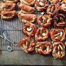 Khalil B On Instagram Why Choose One When You Can Have Many Let S Go Back To Those Chaussons Aux Pommes Pate Feuillete That S Hot With Food Apple Canning