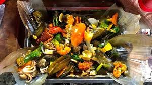 Daftar nama, alamat, nomor telepon restoran, rumah makan, warung makan yang menyediakan menu seafood di semarang jawa tengah antara lain: 5 Kuliner Tengah Malam Enak Di Bandung Dari Seafood Hingga Ronde Cocok Buat Kamu Yang Nokturnal Tribun Travel