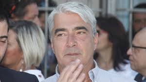 «όλοι μαζί θα ξαναζωντανέψουμε τον τόπο μας» επιμέλεια newsroom 21 αυγούστου 2021, 18:04 συνάντηση είχε ο σίμος κεδίκογλου με τους εκπροσώπους των ξενοδόχων, εμπόρων και επαγγελματιών της αιδηψού. O Simos Kedikogloy Egine Pateras H Prwth Fwtografia Toy Neogennhtoy