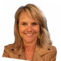 Lisa Nickel's Instagram, Twitter & Facebook