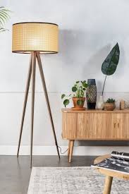 Das Revival Eines Klassikers In 2020 Designer Stehleuchten Stehlampen Wohnzimmer Lampen Wohnzimmer