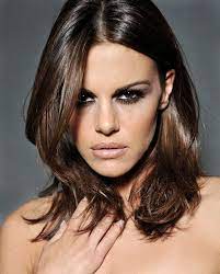 Ora ha i capelli più chiari e con la frangetta. Bianca Guaccero Hair Inspiration Hair Styles Beauty