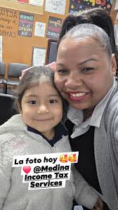 ✨ La foto del día en Medina Income Tax Services ✨ Más que clientes, son  familias que confían en nosotros 🤍❤️ Gracias por permitirnos ser parte de  su historia 💙 #MedinaIncomeTax #ClientesFelices #Confianza #Familias  #ServicioConCorazón