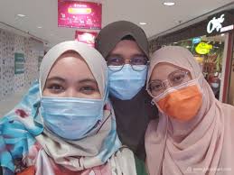 Persembahan dinie rashid minggu keenam, dia buka cermin mata hitam. Terjah Ke Eye Pro Vision Kedai Cermin Mata Viral No 1 Malaysia Bersama Rakan Sepejabat