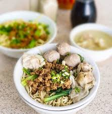 Tambahkan tumisan ayam di atas. 10 Mie Ayam Enak Di Jakarta Yang Pas Banget Dimakan Saat Musim Hujan Bukareview