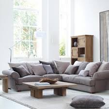 Kissen selber nähen und damit das sofa dekorieren. Hellgraue Couch Kissen