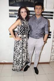 He sings predominantly in hindi and kannada language films but has also sung in be. Sonu Nigam With Wife Madhurima Nigam At Javed Akhtar S Birthday Bash Media