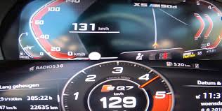 It's worth mentioning that while the x5 m50d is down on power compared to the sq7 tdi, it's a little bit lighter, tipping the scales at 2,275 kilograms (5,015 pounds) whereas the audi weighs an extra 45 kg (100 pounds). 2019 Bmw X5 M50d Vs Audi Sq7 Acceleration Comparison Autoevolution