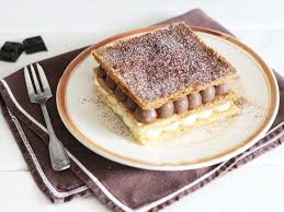 Recette De Mille Feuille A La Creme Diplomate Chocolat Et Vanille Recette Recette Entremet Chocolat Vanille Creme Diplomate