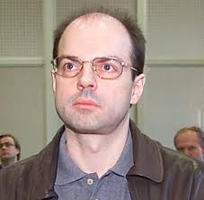 Thomas drach, gebürtig aus erftstadt, brachte die fahnder bei einem überfall am nahen flughafen köln/bonn auf seine spur. Thomas Drach Welt