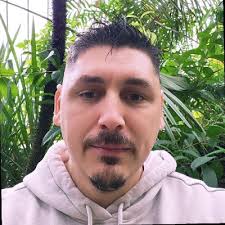 Navigating Advanced Troubleshooting in Tech Support Careers