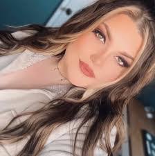 Heather Sonntag's Instagram, Twitter & Facebook