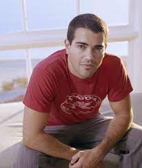 Cowlick At The Front Of His Hairline Style Designs Jesse Metcalfe Boy Hairstyles Metcalfe
