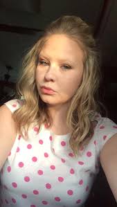 I would choose Loretta Lynn if she were still alive ❤️ How about you ?