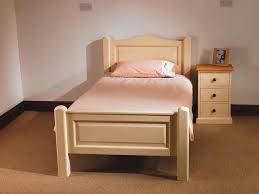 أسر ة مفردة من ايكيا 26 صورة سرير خشبي مع مرتبة ومنتجات حديد مزورة أبعاد 90 200