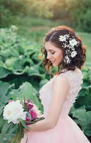 Der blumenkranz für die braut. Brautfrisuren Mit Blumen 40 Ideen Fur Blumen Im Haar Hochzeitskiste