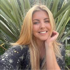 Manuela Swanson's Instagram, Twitter & Facebook