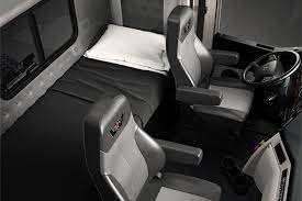 Cet ensemble nommé low max permet d'abaisser les diverses composantes du véhicule et par le fait même le centre de gravité. Western Star Trucks 4700