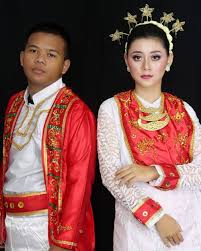 Pakaian adat indonesia animasi bajutradisionals com pakaian adat indonesia animasi ini bisa di simpan di hp anda secara mudah nah untuk anda yang. 5 Pakaian Adat Maluku Paduan Kebaya Dan Kain Khas