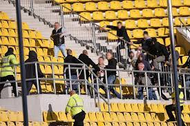 Rot weiss essen hooligans randale platzsturm. Alemannia Aachen V Rw Essen Fans Clash In The Stands During Match