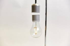 bol com zwevende magnetische magische lamp flyte design lamp
