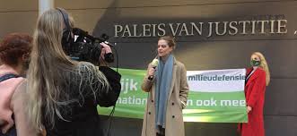 Volgens de milieuorganisatie overtreedt de importeur van volkswagen, audi, seat en skoda de reclameregels. Klimaatzaak Dag 2 Parijs Onhaalbaar Zonder Shell Milieudefensie