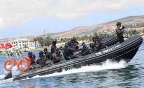 وينقسم إلى ثلاث أفرع رئيسية، وهي جيش البر وجيش البحر وجيش الطيران. Ø§Ù„ÙÙˆØ¬ 51 Ù„Ø·Ù„Ø§Ø¦Ø¹ Ø§Ù„Ø¨Ø­Ø±ÙŠØ© Ù…Ù† Ù…ÙØ§Ø®Ø± Ø§Ù„Ø¬ÙŠØ´ Ø§Ù„ØªÙˆÙ†Ø³ÙŠ