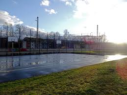Ein schöner und gepflegter basketballplatz findet großen anklang bei den jugendlichen. Basketball In Dusseldorf 9 Ideale Streetball Courts Ground D