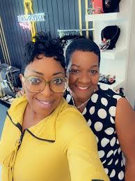 Lori Caraway's Instagram, Twitter & Facebook