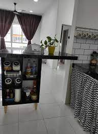 Tinggal nak pasang table top dan sinki yang tengah tu yang ada lubang tu plan nak buat laci, tapi belum buat lagi frame pintu 3g nya. Diy Table Bar Dapur Dengan Modal Tak Sampai Rm150 Jimat Sangat Puas Hati Ilham Dekorasi