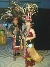 Ntt dengan ibu kotanya kupang memiliki keragaman budaya, salah satunya adalah pakaian adat. Kenalkan Sasando Dan Beragam Pakaian Adat Ntt Duta Bandara El Tari Masuk 5 Besar Beritalima Com