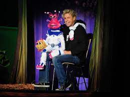 ) in berlin, germany geboren. Rote Rosen Fur Einen Ausserirdischen