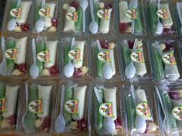 Ambil selembar daun pisang atau alumunium foil, olesi dengan minyak pada permukaannya lalu taruh beberapa sendok adonan tepung kemudian jangan lupa untuk melihat resep resep masakan lain di resep masakan terbaru. Es Pisang Ijo Ananta Asli Makassar Ukuran Standar Di Lapak Larissa Official Id Bukalapak