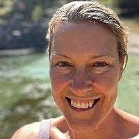 Mandy Hager's Instagram, Twitter & Facebook