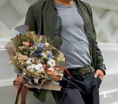 Cut flowers in the morning; The Difference Between Dried And Fresh Flowers 24hrs City Florist