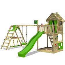 Composizione da gioco da giardino per bambini con casetta rialzata con scivolo ed altalena. Casette In Legno Per Bambini Guida Utile Alla Scelta Ed Opinioni