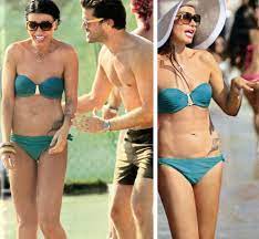 Σῶμα • (sôma) n (genitive σώματος); Nina Lotsarh Sto Beach Bar Toy Prwhn
